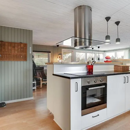 Holiday home Matz - 350m From The Sea In Ne Jutland By Interhome *