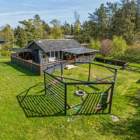 Matz - 350m From The Sea In Ne Jutland By Interhome Holiday home Hals
