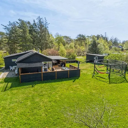Matz - 350m From The Sea In Ne Jutland By Interhome Holiday home Hals